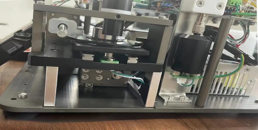 自动液体处理工作站中的自动液体检测单元